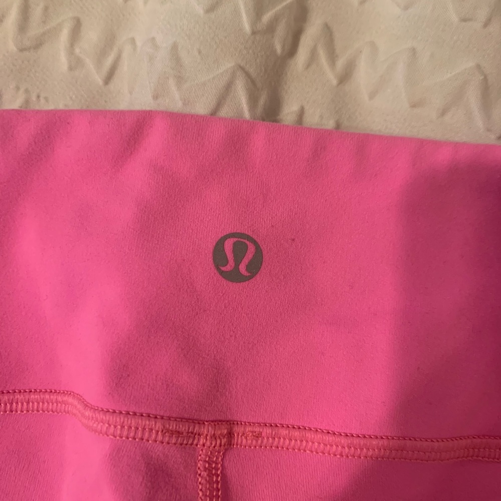pink cropped lulu lemon leggings